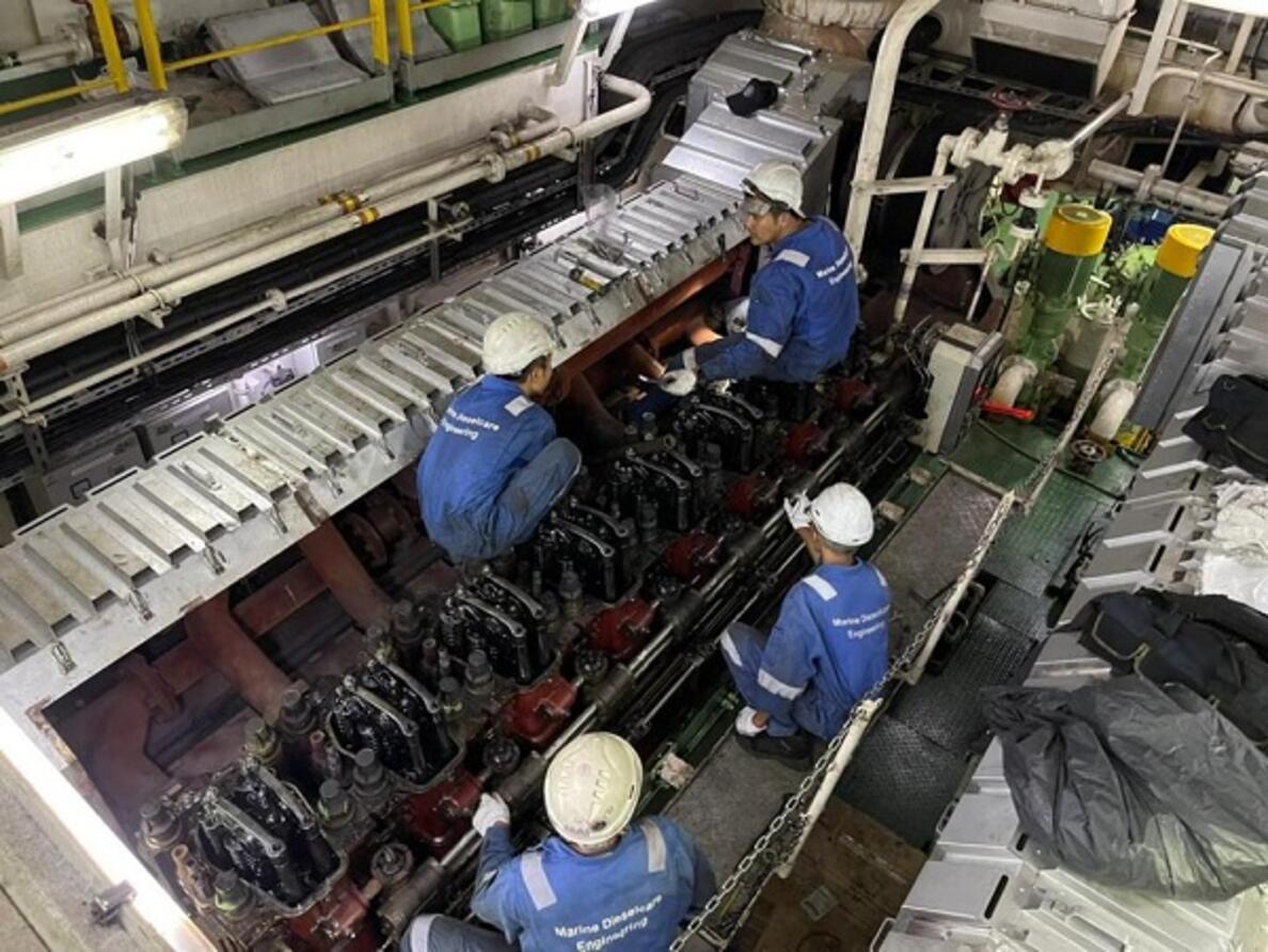 MAK 8M25 Engine Top Overhaul part 01