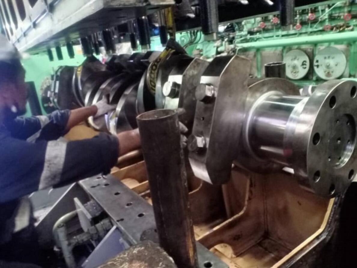 Laser Alignment Bearing Pocket with Crankshaft Machine MAN 6L2330
