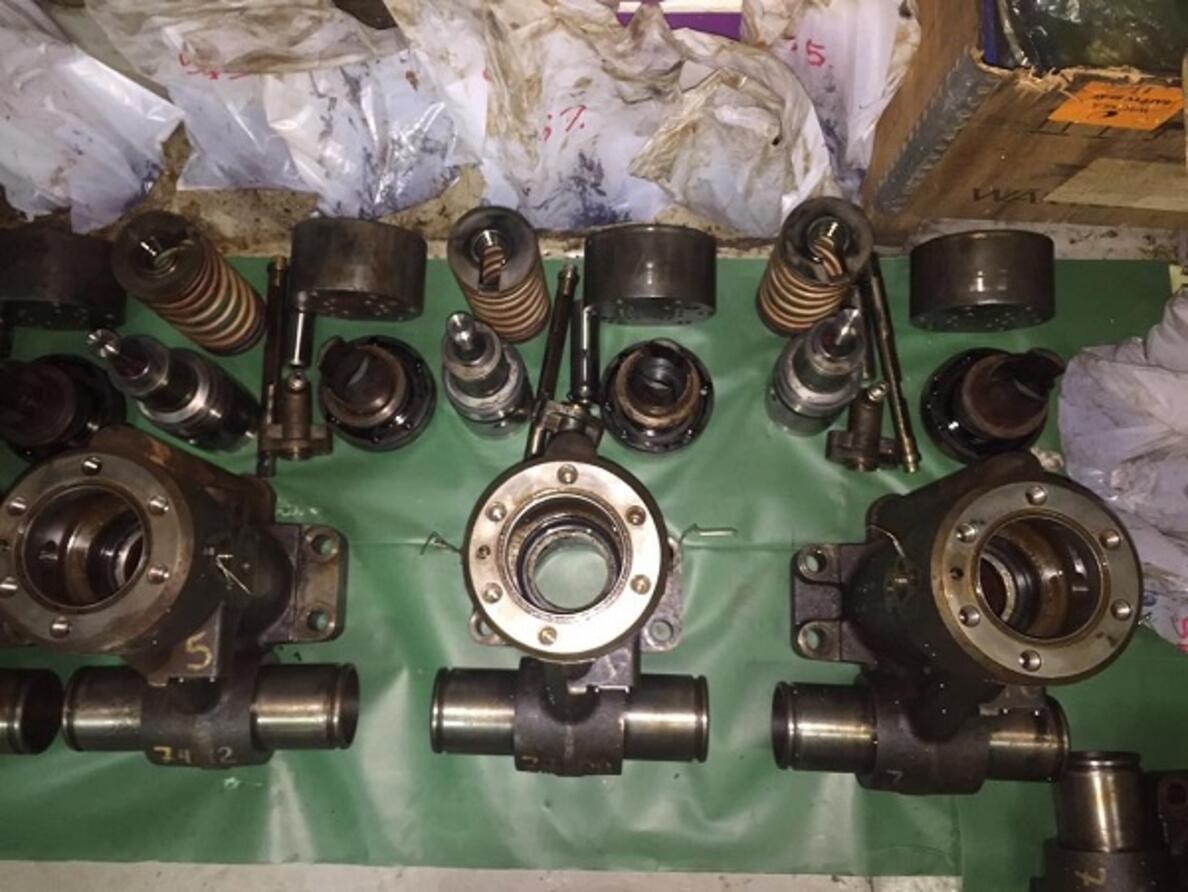 Major Overhaul Wartsila 8L32 @ Labuan Shipyard Part 03