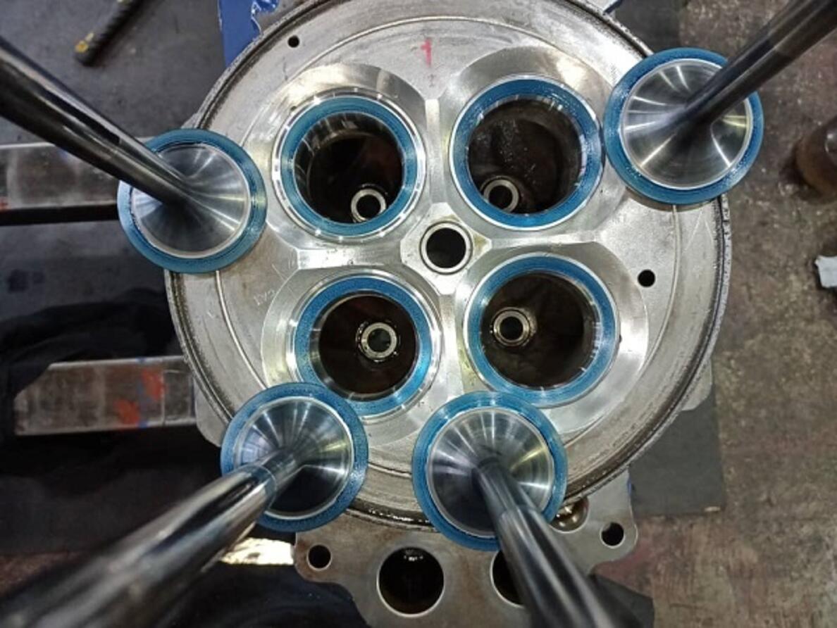 Hyundai Himsen 7H21-32 Aux Engine Overhaul 01
