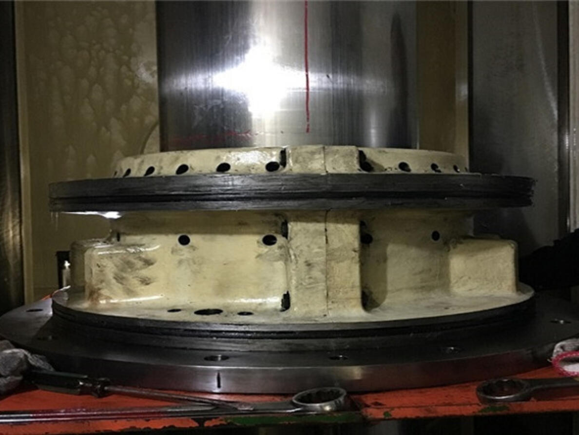 In-situ Main Engine MAN B&W 12K98ME C7  Stuffing Box Overhaul