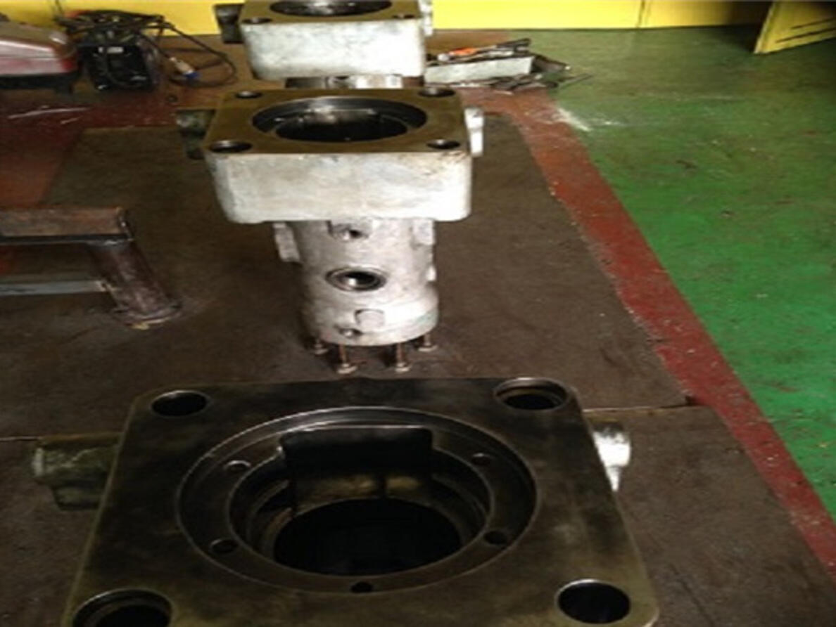 MAN B&W 7S60MC Fuel Pump and Absorber Overhaul