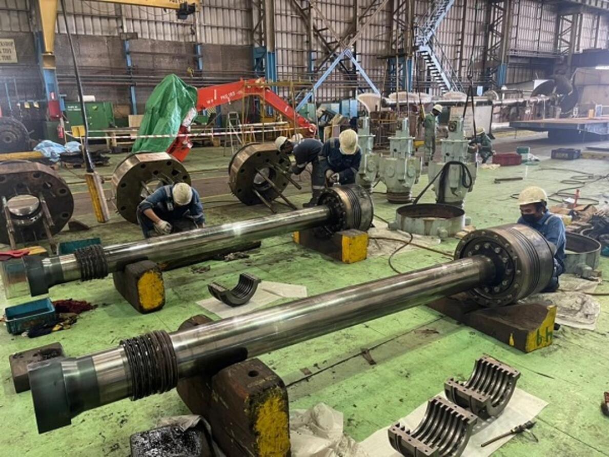 Overhaul MAN 60MC Piston with Connecting Rod