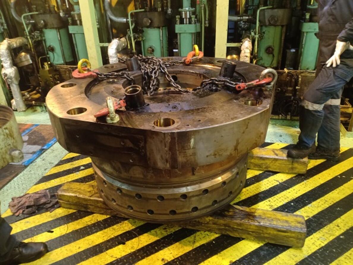 MAN 6S 80ME Cylinder Cover Overhaul
