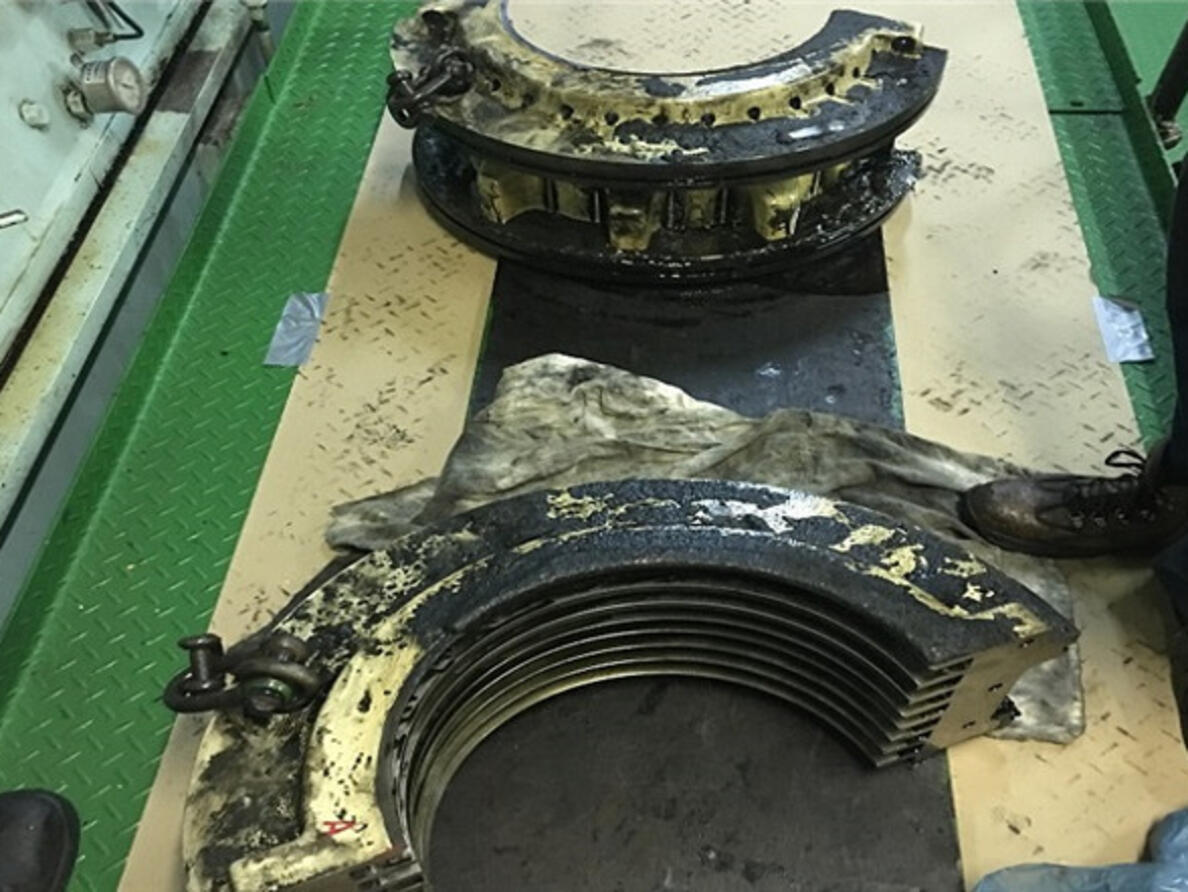In-situ Main Engine MAN B&W 12K98ME C7  Stuffing Box Overhaul