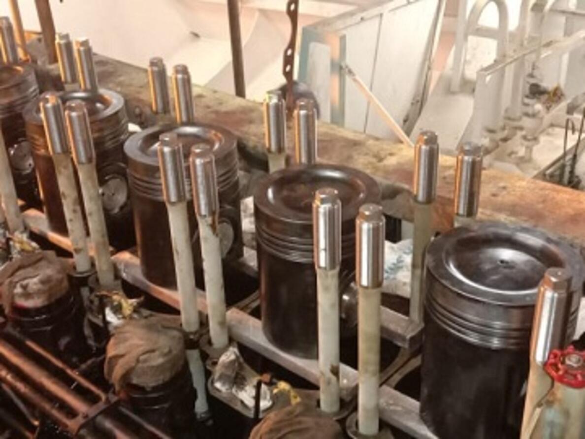 Hyundai Himsen 7H21-32 Aux Engine Overhaul 03
