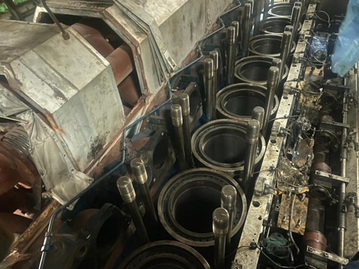 Major Overhaul Wartsila 8L32 @ Labuan Shipyard Final