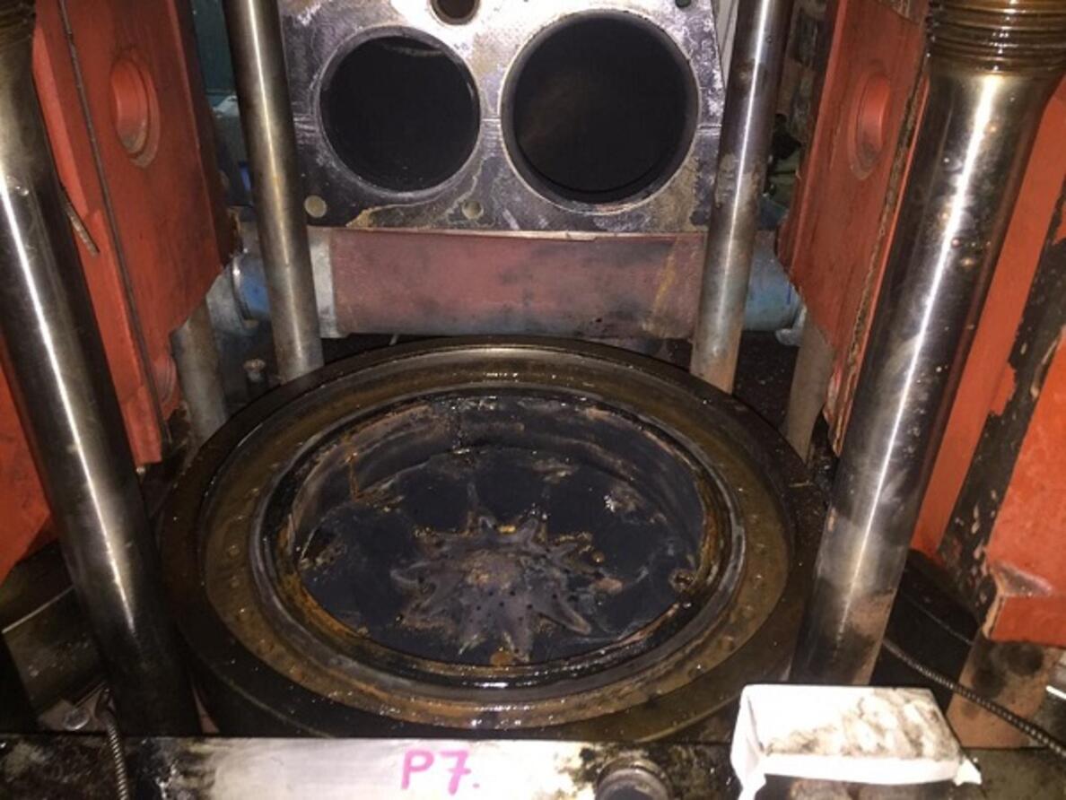 Major Overhaul Wartsila 8L32 @ Labuan Shipyard Part 01