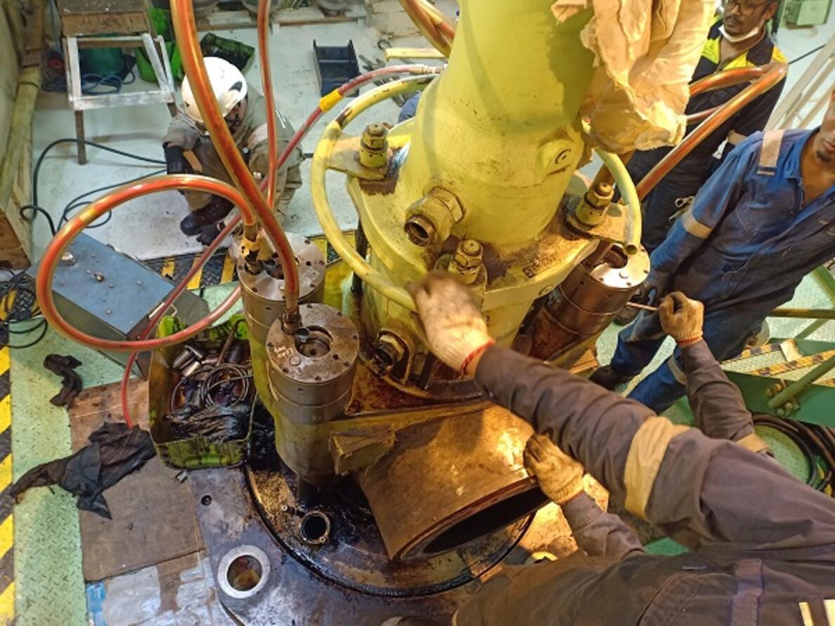 MAN 6S 80ME Cylinder Cover Overhaul
