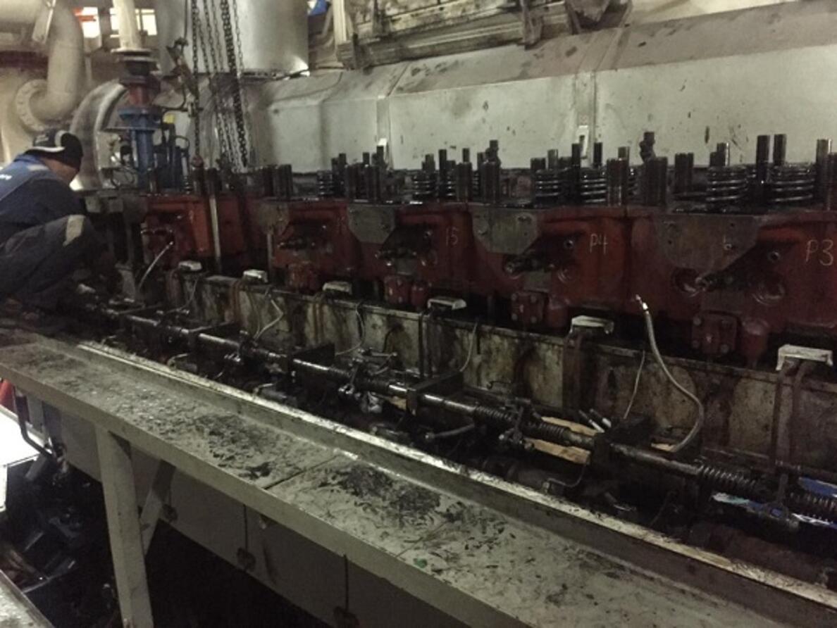 Major Overhaul Wartsila 8L32 @ Labuan Shipyard Part 01