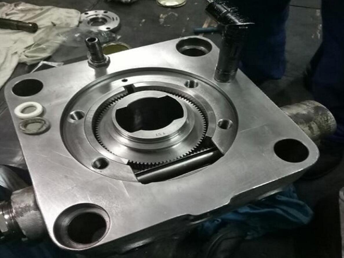 MAN B&W 6S50MC Fuel Pump Overhaul