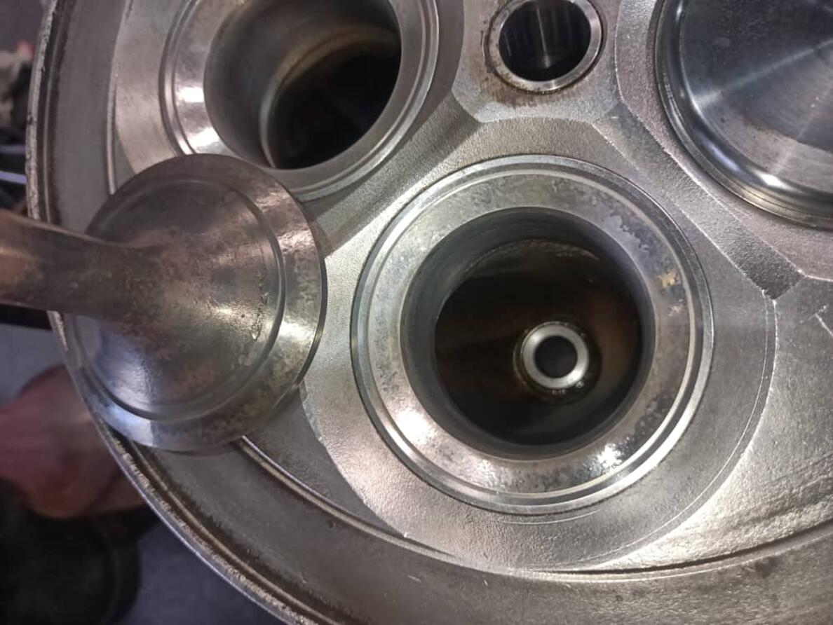 Hyundai Himsen 7H21-32 Aux Engine Overhaul 01