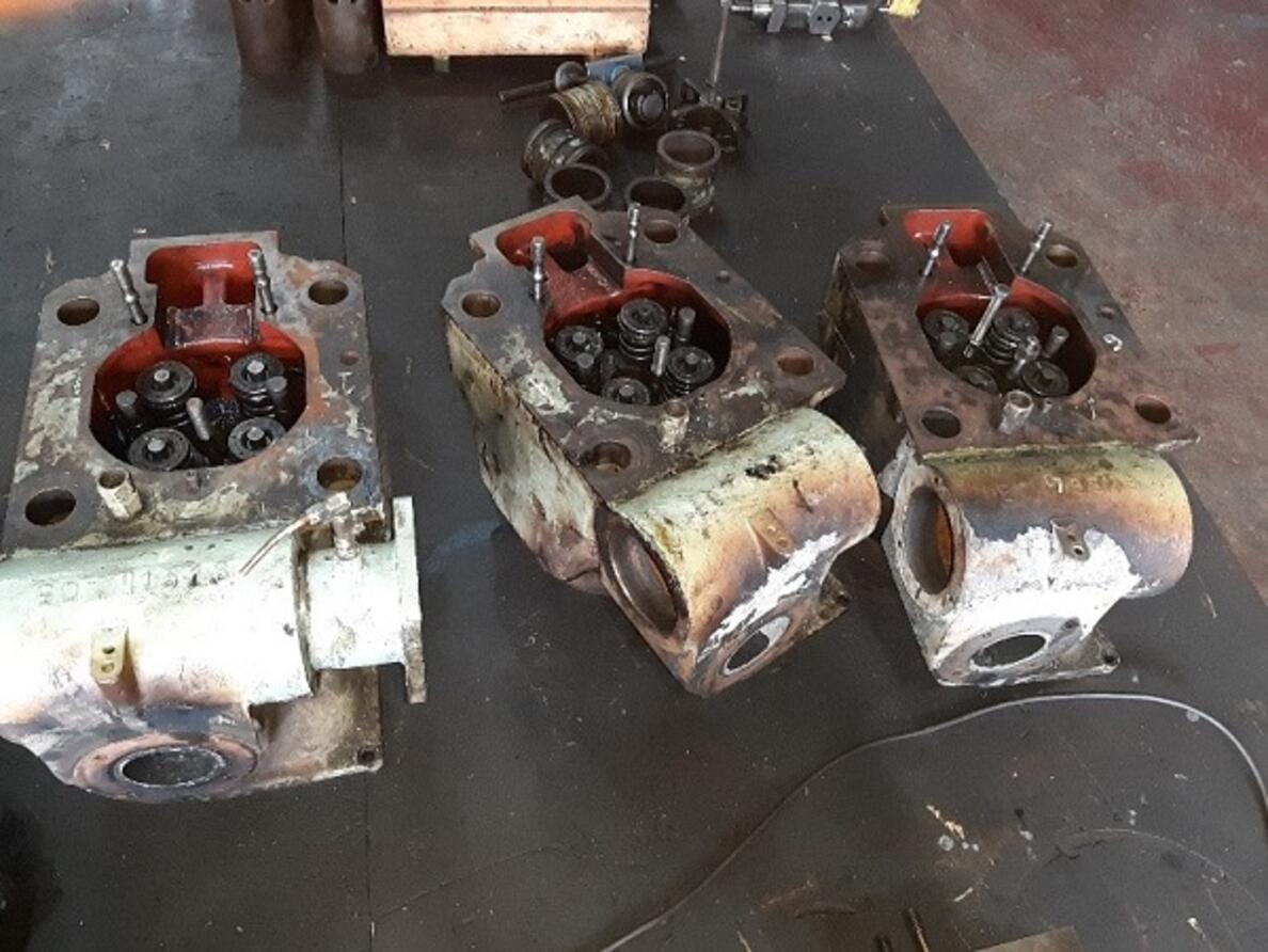 Hyundai Himsen 7H21-32 Aux Engine Overhaul 01