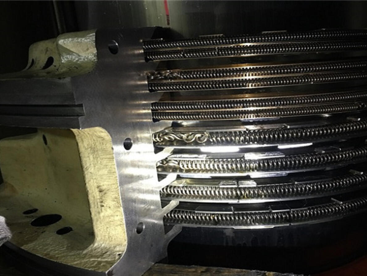 In-situ Main Engine MAN B&W 12K98ME C7  Stuffing Box Overhaul