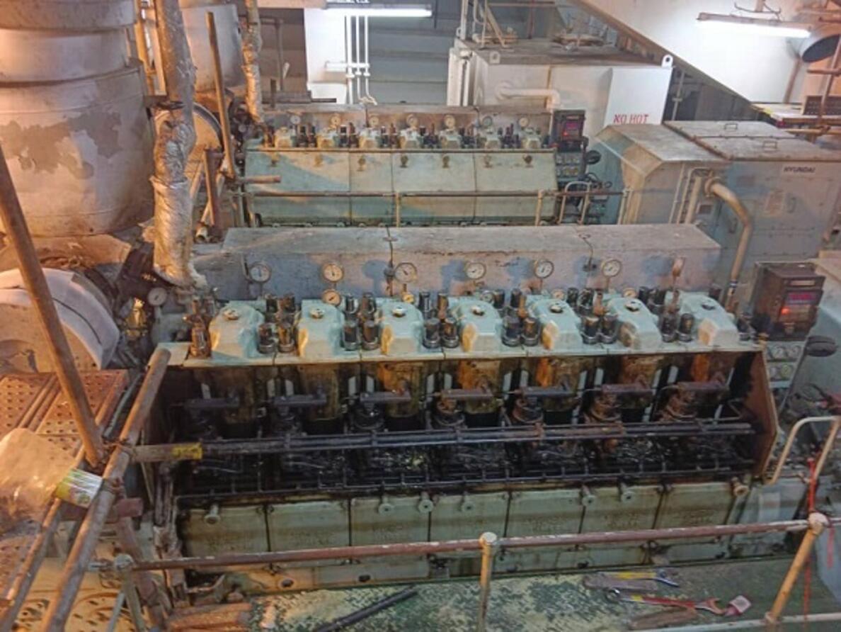 Hyundai Himsen 7H21-32 Aux Engine Overhaul 03