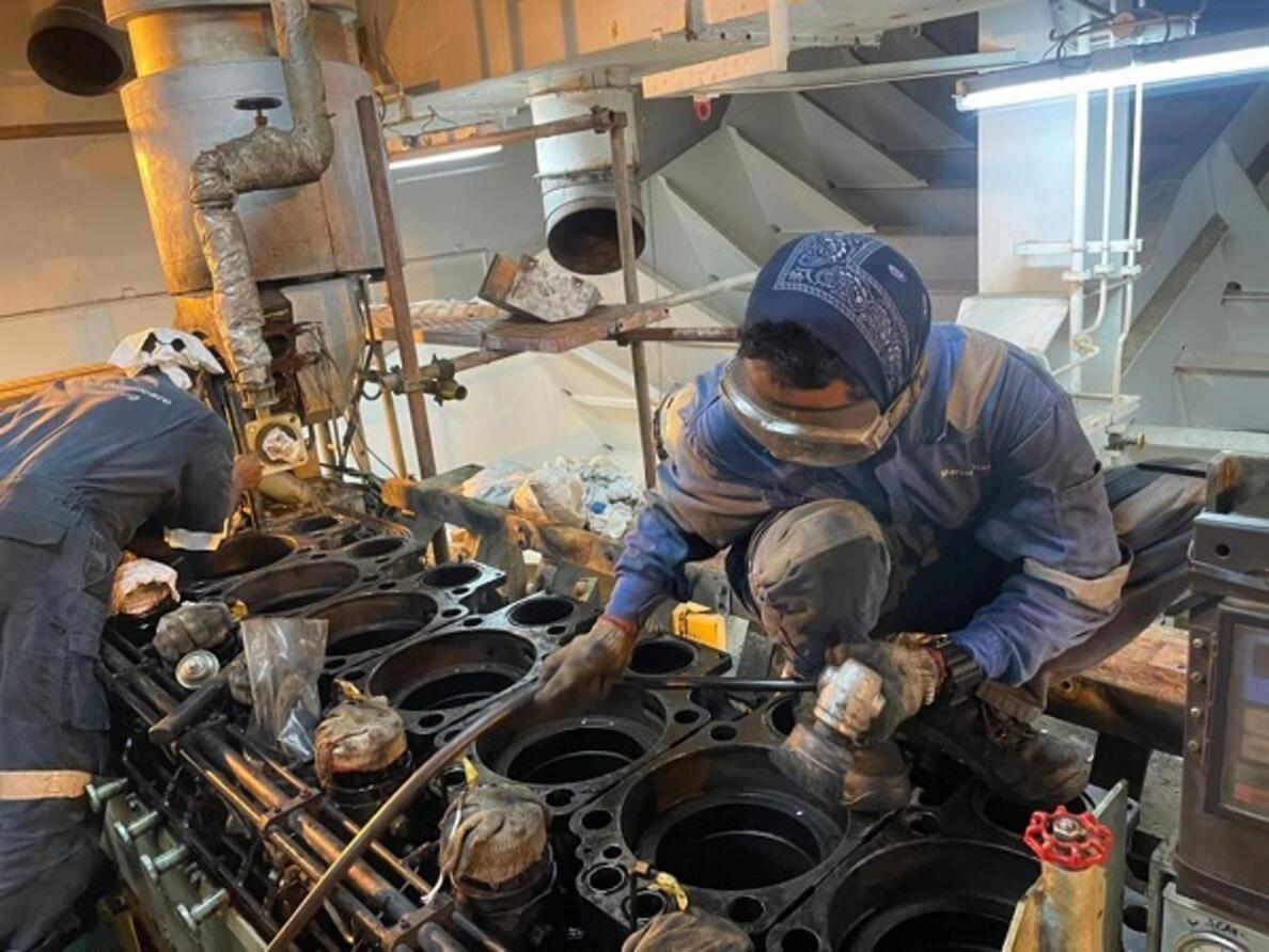 Hyundai Himsen 7H21-32 Aux Engine Overhaul 03