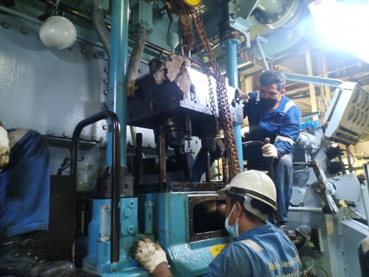 Sulzer 7RTA62 U-B Fuel Pump Block Overhaul